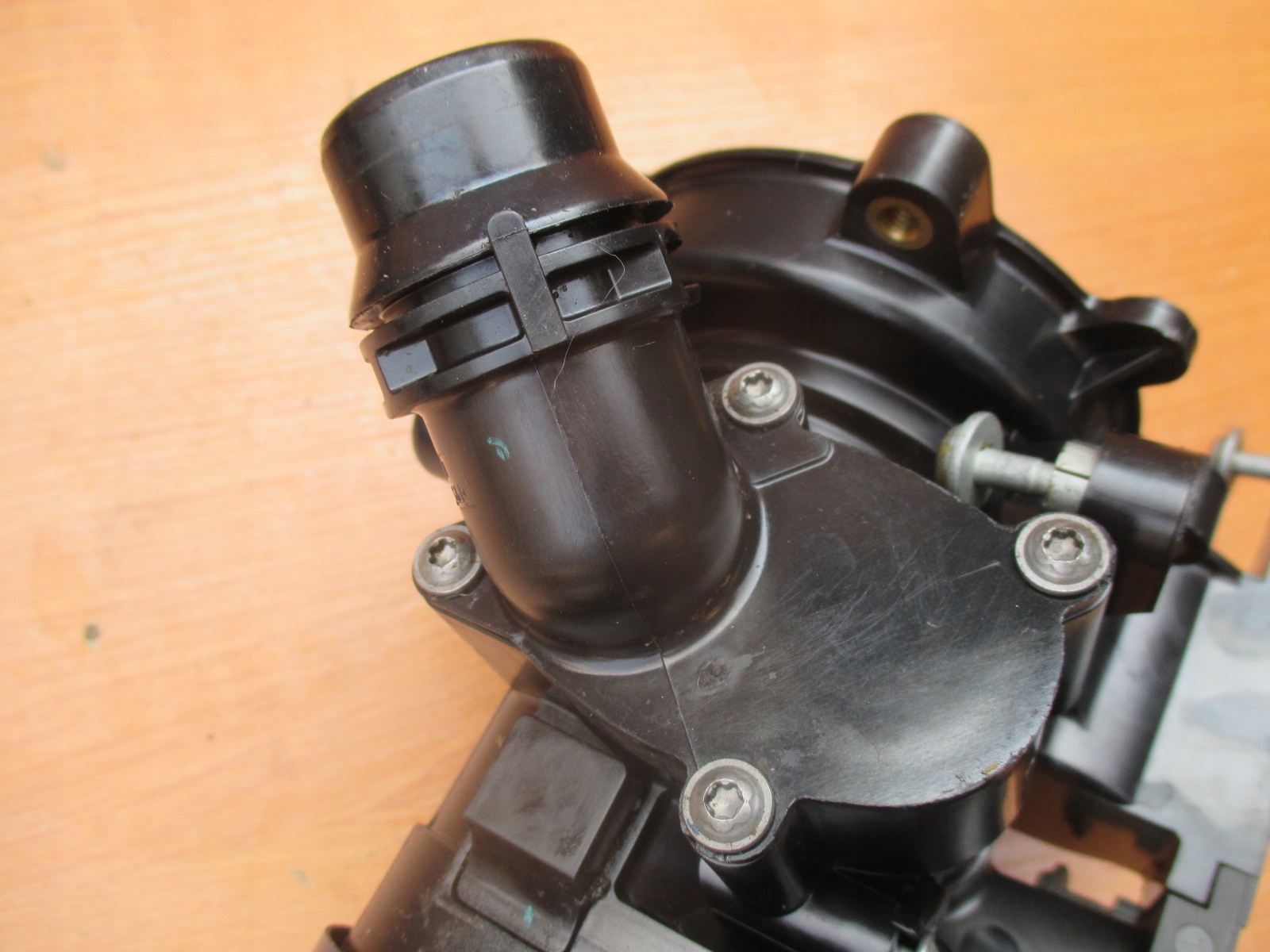 VW 1.8 2.0 TFSI Thermostatgehäuse 06L121111H 06L121111M 06L121111J H K P image 6