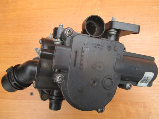 VW 1.8 2.0 TFSI Thermostatgehäuse 06L121111H 06L121111M 06L121111J H K P image 10