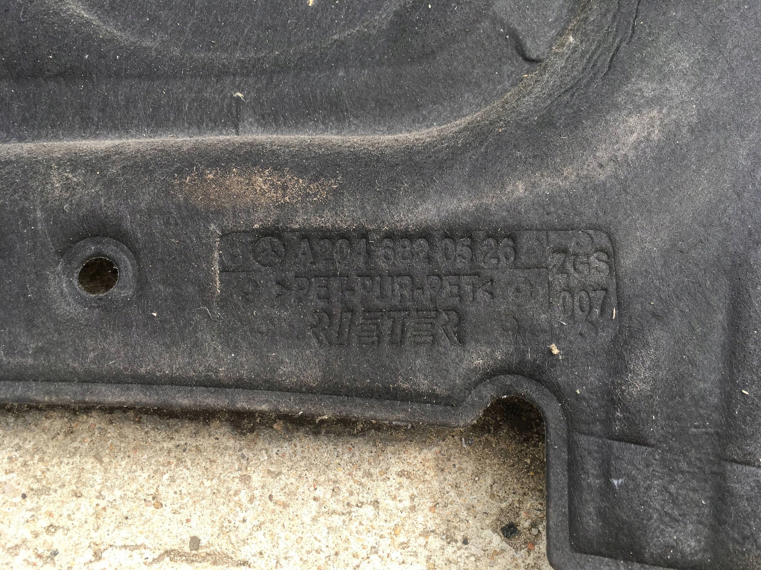 Konepellin äänieriste Mercedes-Benz C W204 2009 A2046820526