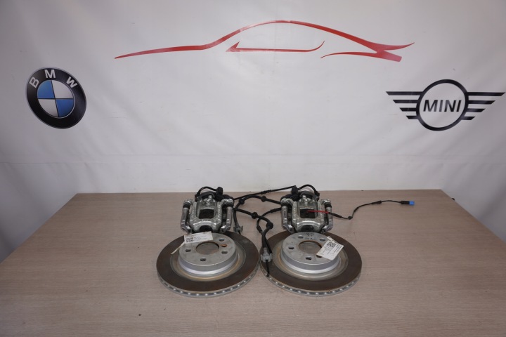 Jarrulevyt ja -palat takana BMW U06 U10 U11 6891088