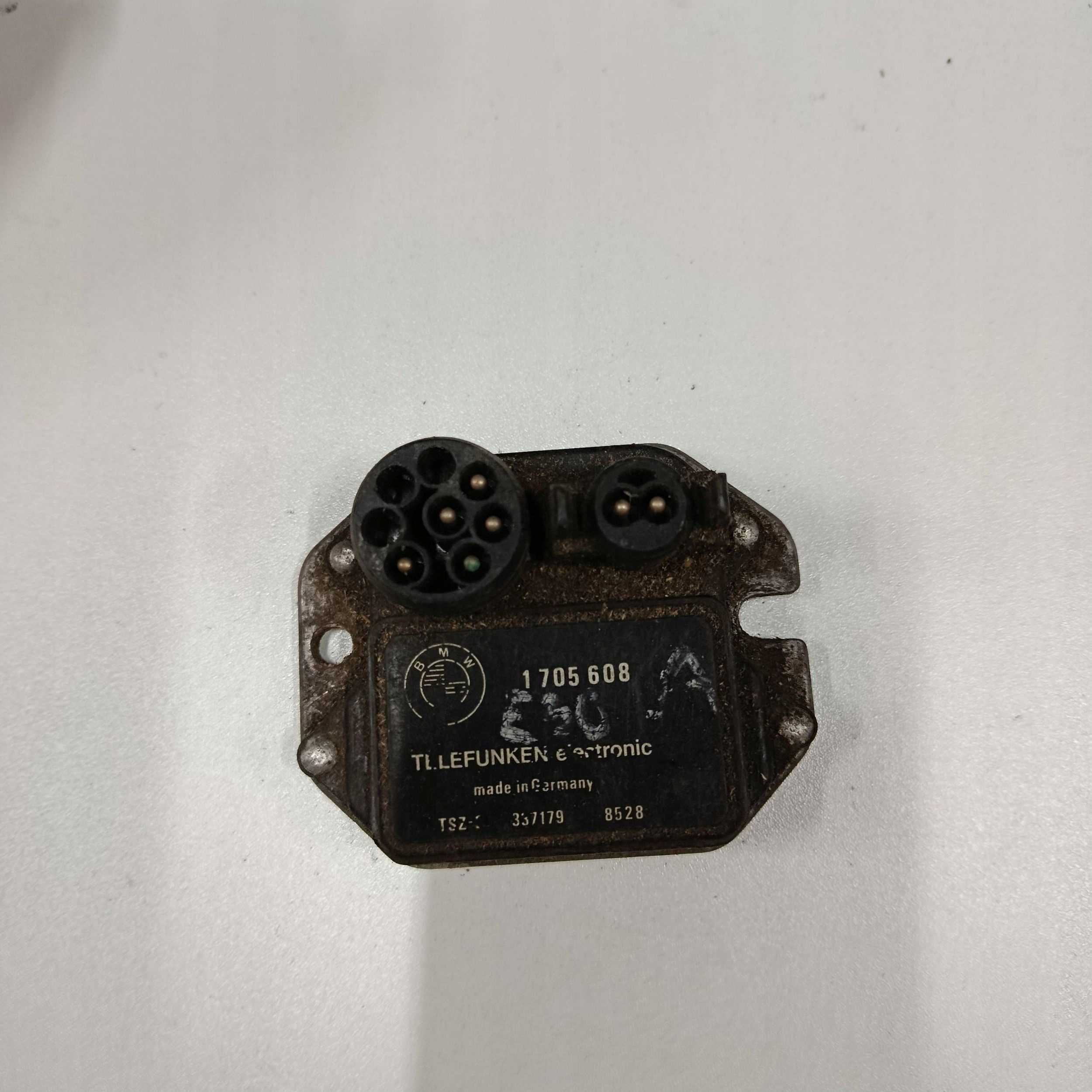 BMW 3 E30 1990 1705608 Ignition Amplifier / Module image 2