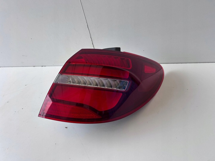 MERCEDES B-KLASSE 246 LIFT LEUCHTE RECHTS HINTEN LED 2469068800
