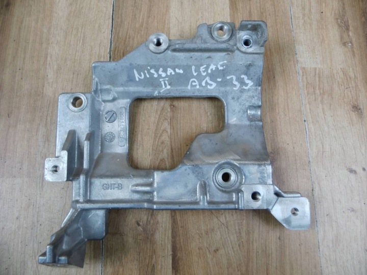 Nissan Leaf II ZE AC compressor bracket mount 1711230023
