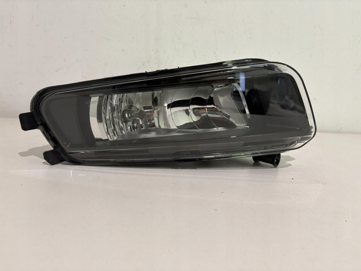 VW SHARAN II 7N0 halogeeni oikea etu 7N0941700C