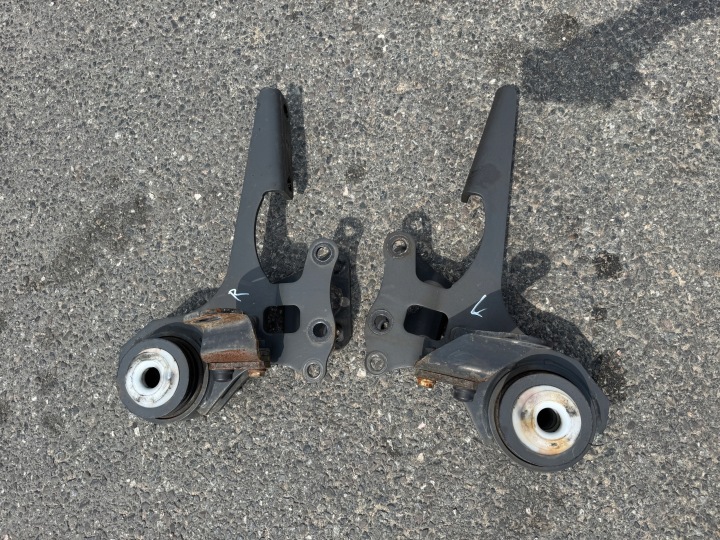 Dobrze Utrzymany Zawias Mocowania Wywrotu Kabiny Mercedes Atego E6 A9673103158 A9673103258