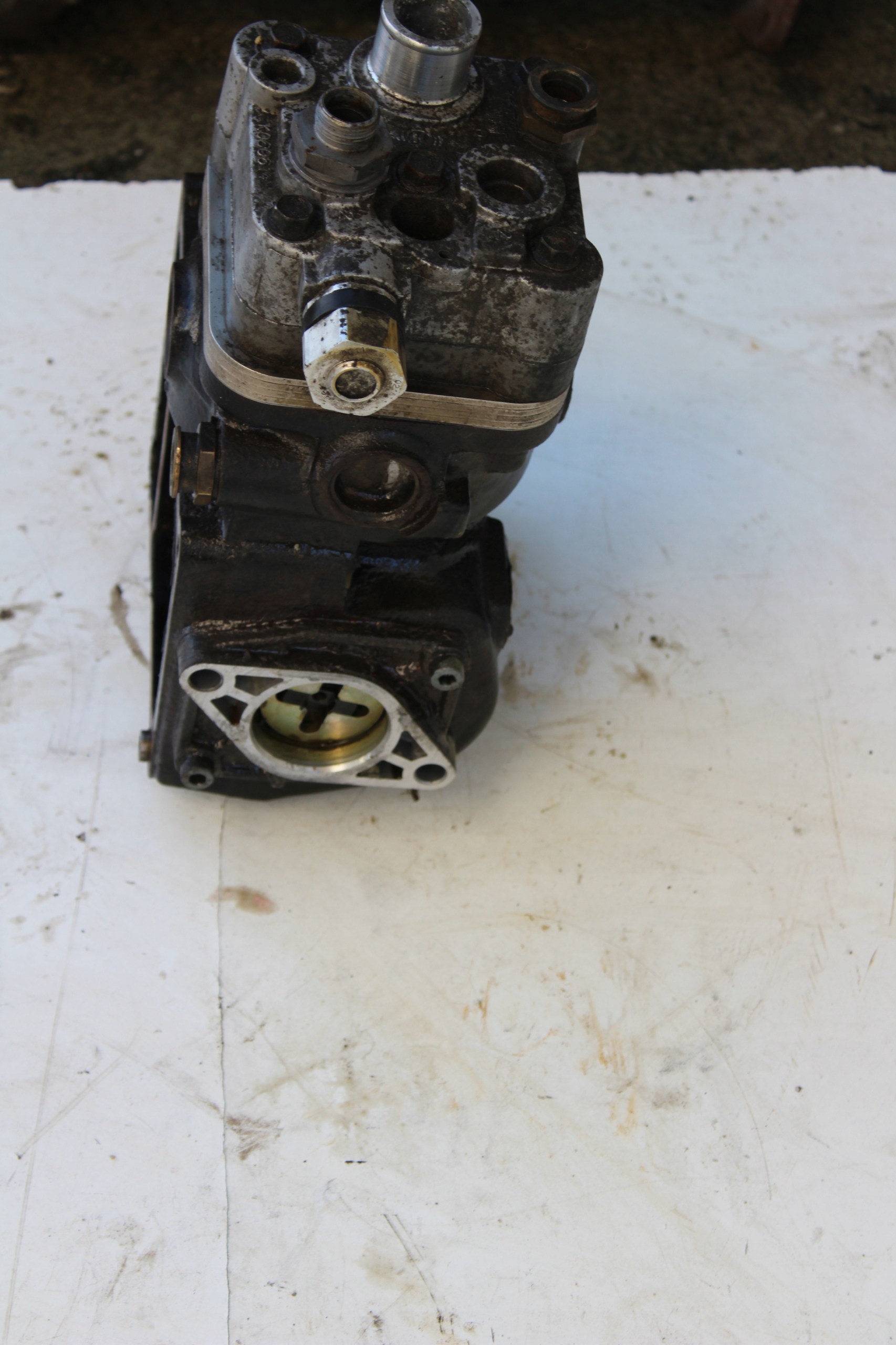 Compresseur d'air 51.54100-7231 MAN image 3