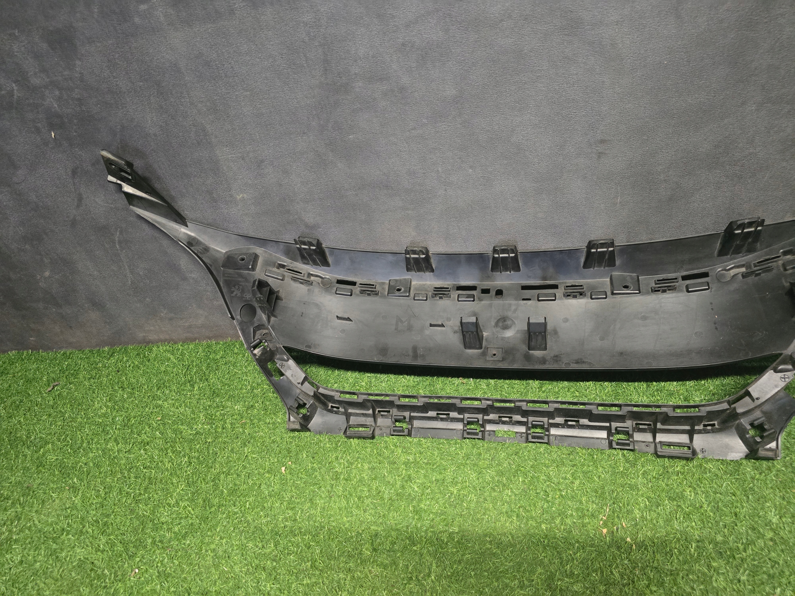 Kühlergrill Verstärkung rechts links Peugeot 3008 5008 II image 8