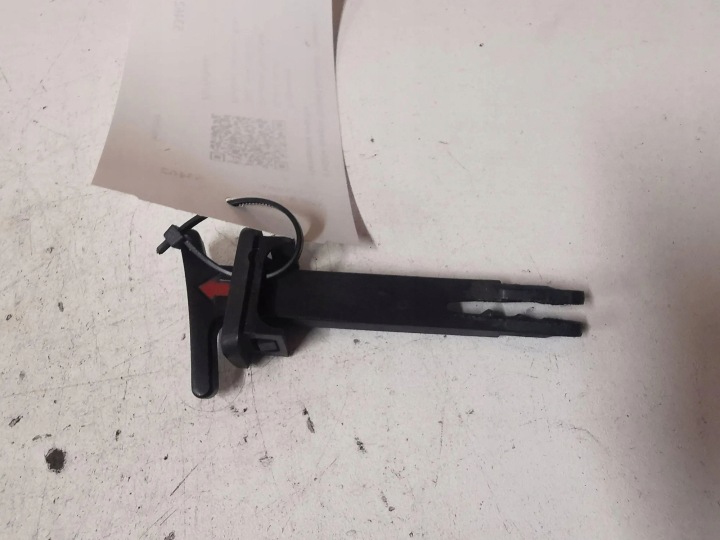 Handtag motorhuv VW GOLF V (1K1) 1J0823593C 1.9L diesel 66kW 2002