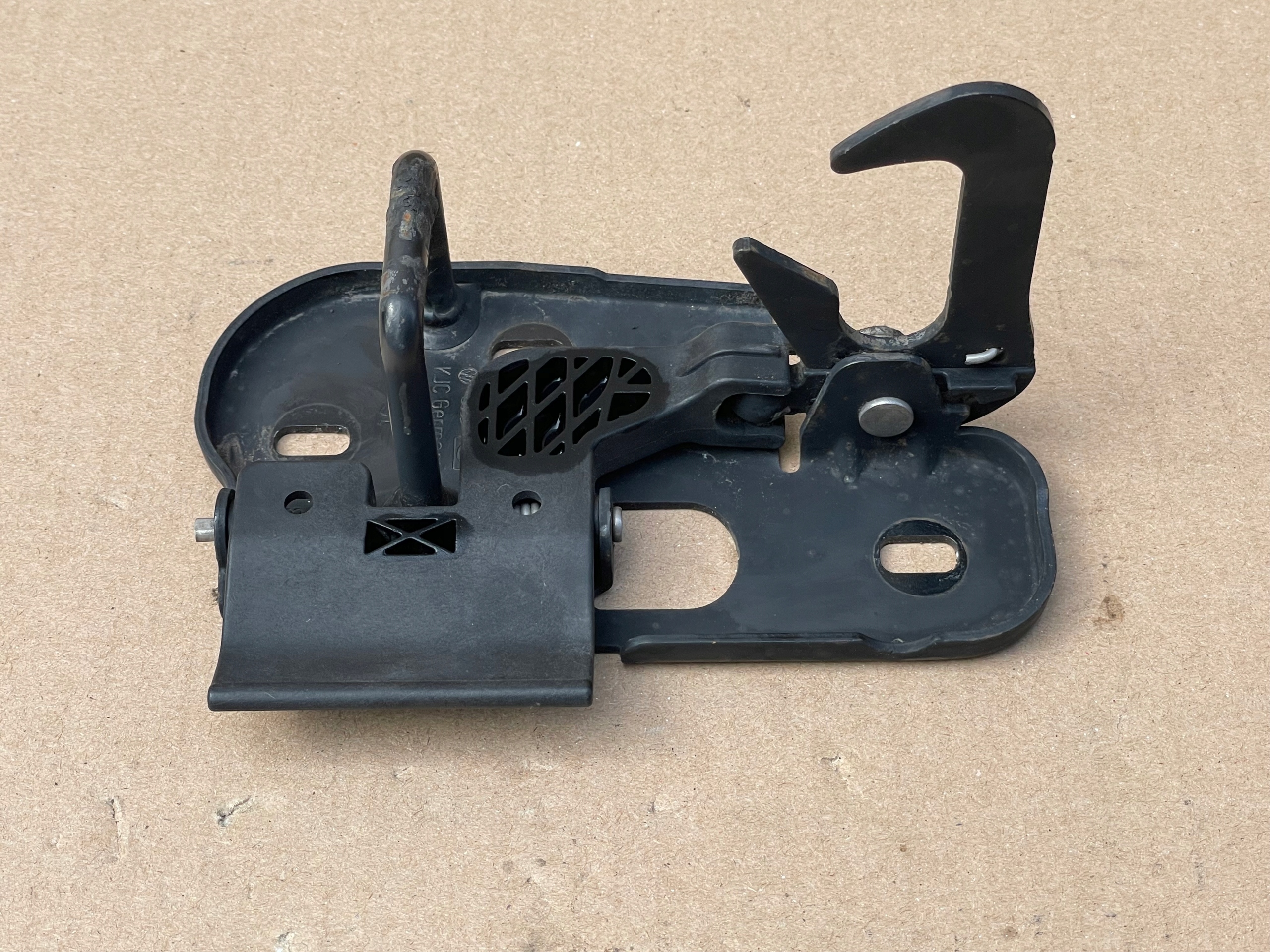 Hood lock VW Touran (1T1, 1T2) 1T0823480A 1.9L diesel 77kW 2004 image 2