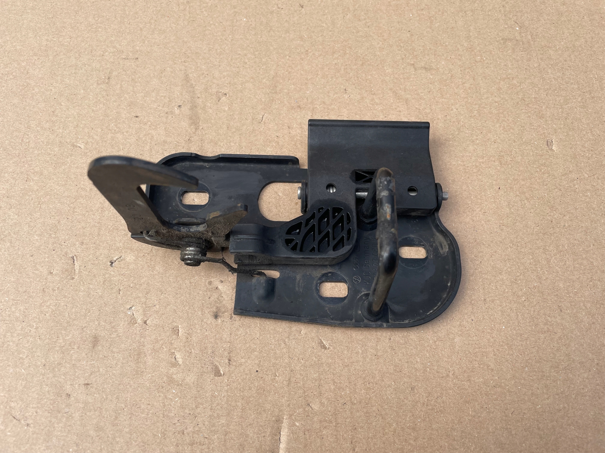 Hood lock VW Touran (1T1, 1T2) 1T0823480A 1.9L diesel 77kW 2004 image 3
