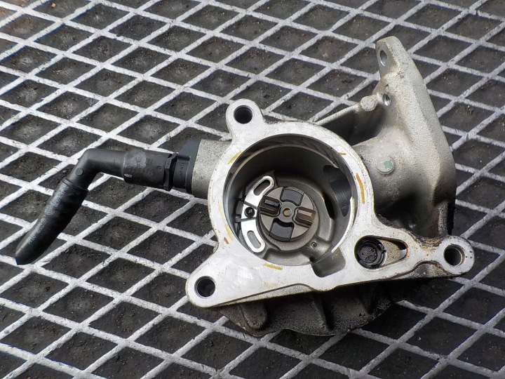 AUDI A3 1.8 TFSI SKODA VACUMPUMP 06H145100S
