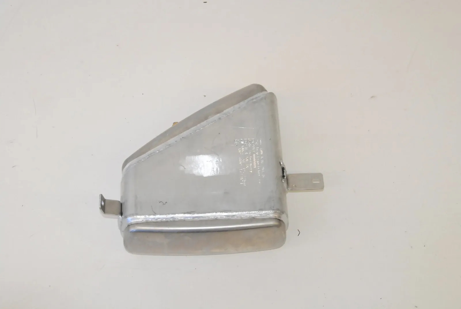 Ilmanpainelokoneen säiliö Audi Q7 4M 4M0616204D 4M0616204