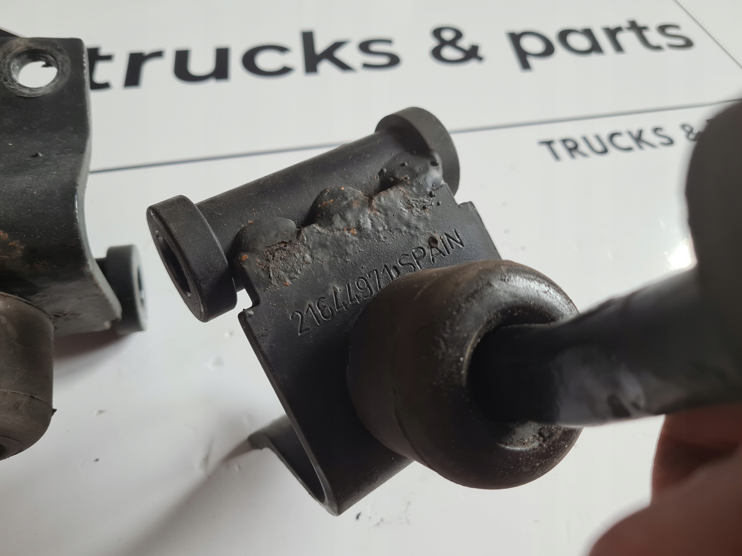 Fixation support butée de bascule cabine Volvo FH 4 Euro 6 image 3