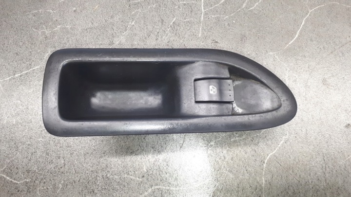 82000317494 ikkunakytkin oikea takana Renault Laguna II