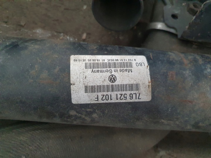 Vetopyörän akseli VW Touareg 7L OE 7L6521102F