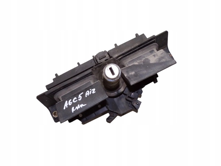 Tavaratilan luukun kahva AUDI A6 (4B2, C5) 4B0827565J 2.5L diesel 110kW 2000