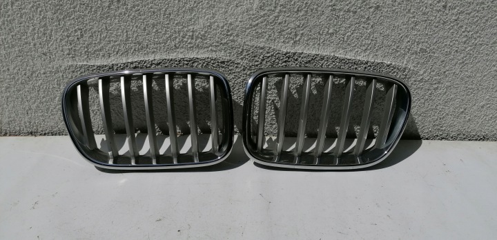 BMW X3 F25 etusäleikkö oikea vasen 7210725 7210726