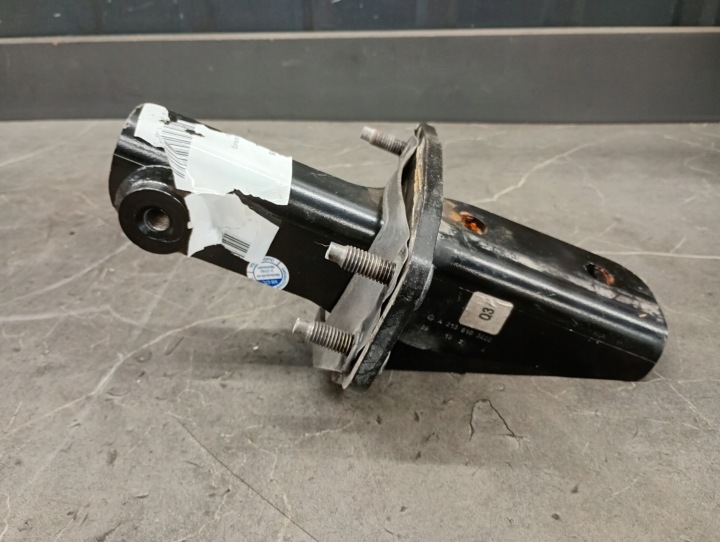 A2136103400 Förstärkning sidobalk höger Mercedes W213