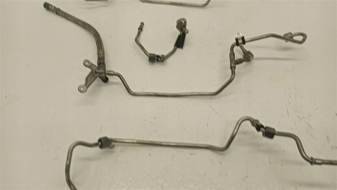 Polttoaineen ruiskutusputket Mercedes X218 W218 W212 CLS 4.7 V8 278.922