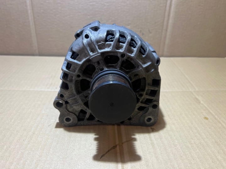 AUDI A4 B8 LIFT 2.0 TDI ALTERNATOR LRA03185