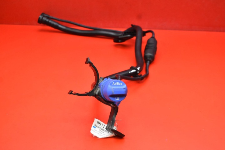 AdBlue-täyttöputki 9821882880 Peugeot 5008 II 1.5 BlueHDi 130 hv