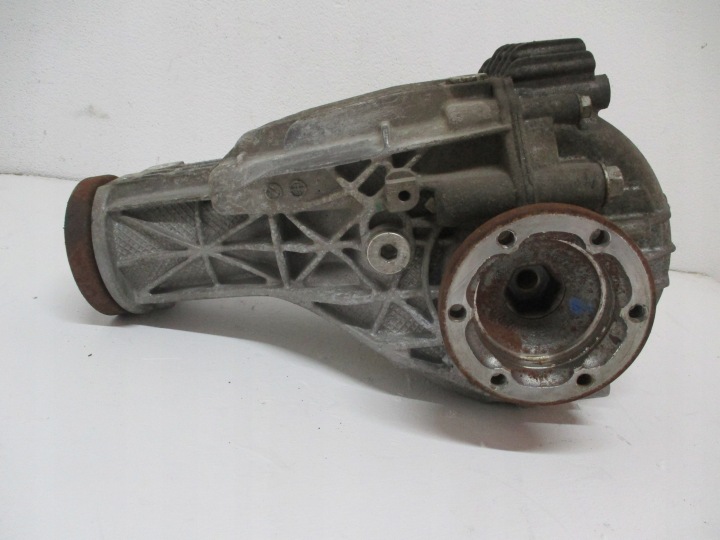 Taka-akselin tasauspyörästö Audi A6 4G0 3,0D 12r MNB QAR525053E