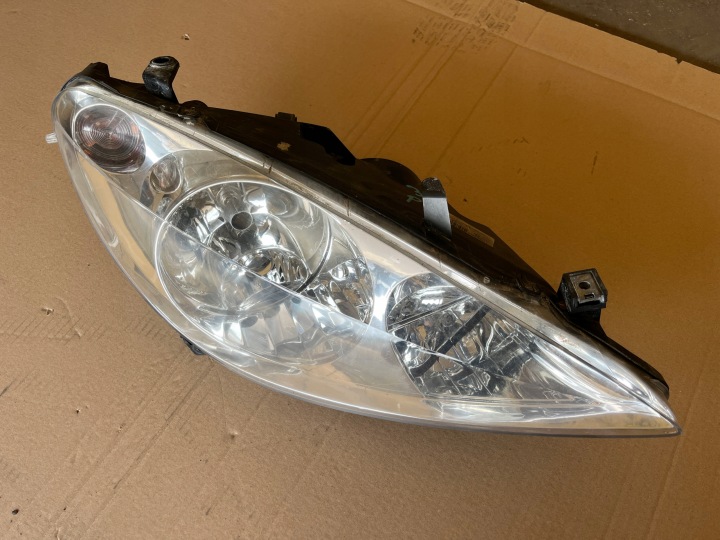 Oikea etuvalo Peugeot 307 2001-2008 9634369080