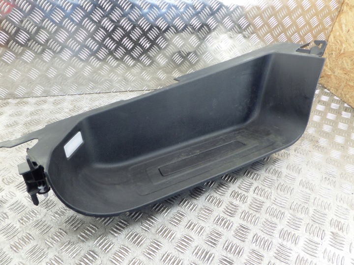 Muovinen kynnys oikea Ford Custom mk2 24r PZ31-B13200-AD