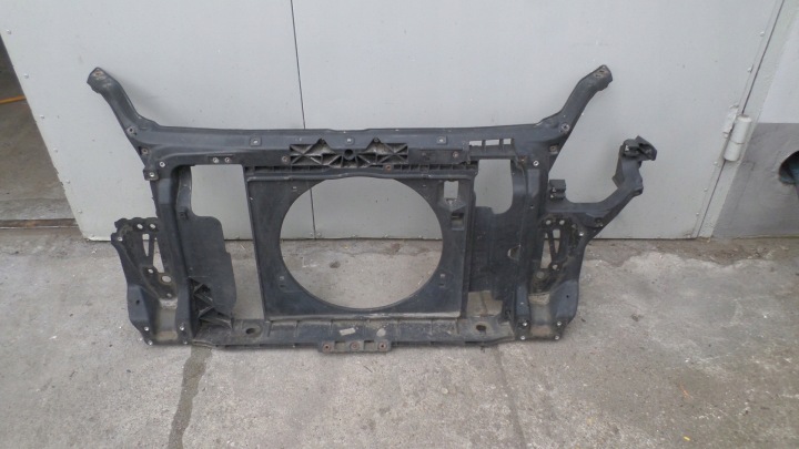 Etupuskuri Hyundai i20 08-12 64102-1J000