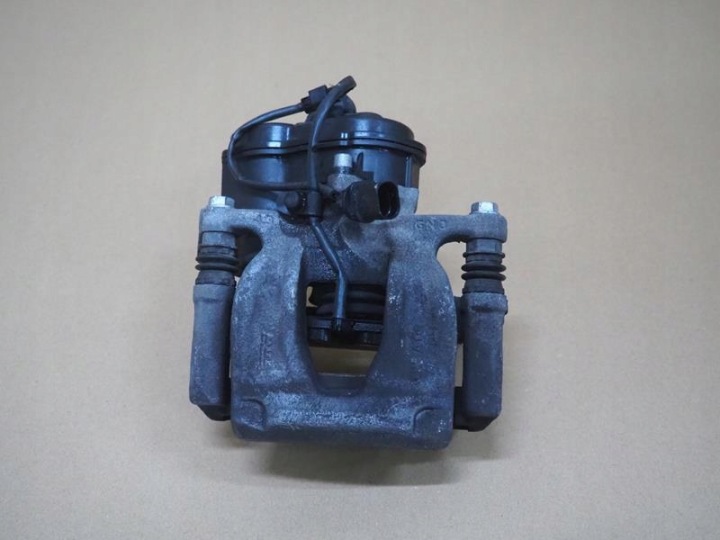 Sähköinen jarruvasara oikea takana Audi A4 B9 A5 F5 2.0 TFSI 8W0406BA