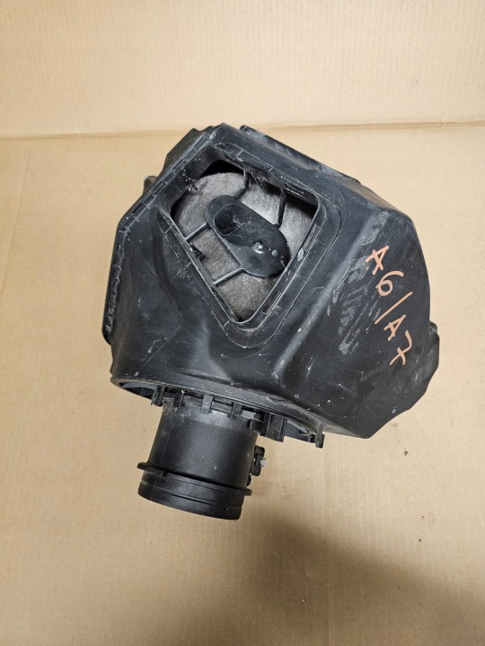 Ilmansuodattimen kotelo Audi A6 4K0133838T 4K0133844D
