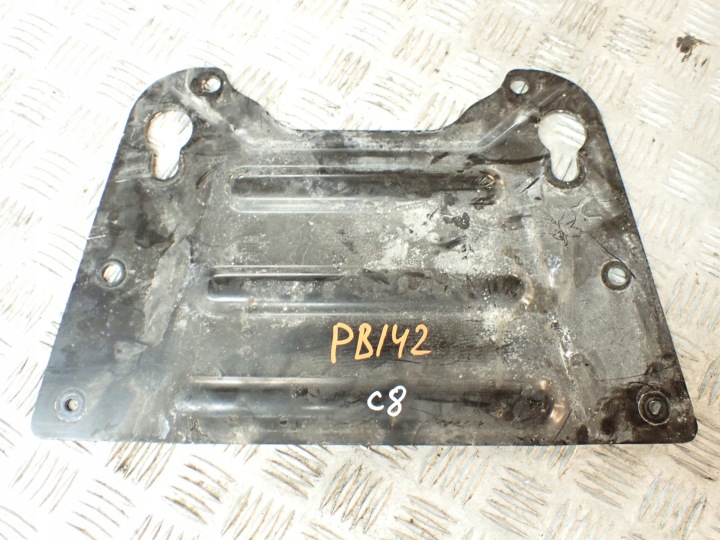 Vahvike Lattia Pelti Chevrolet Corvette C8 2020-