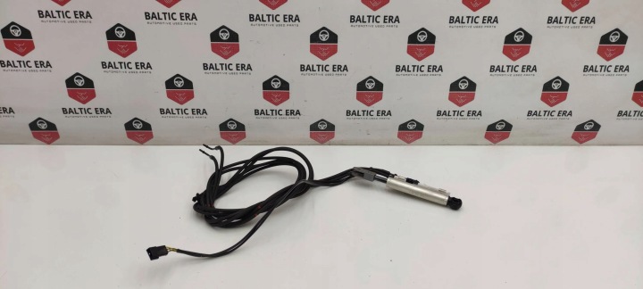BMW M4 F82 F83 2015 Kattokahvan salpa