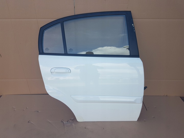 Takaluukku oikea KIA RIO II 05-11 5D purettu