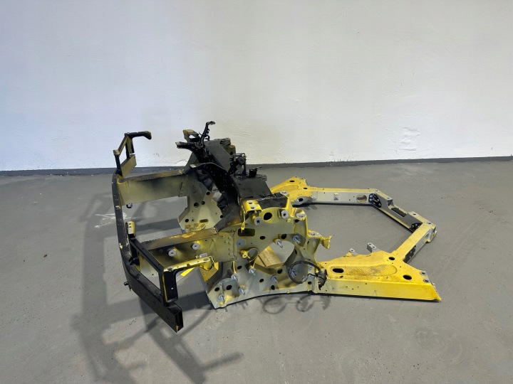 FERRARI SF90 takaosa, takapalkki, rear subframe 985883301 985874570