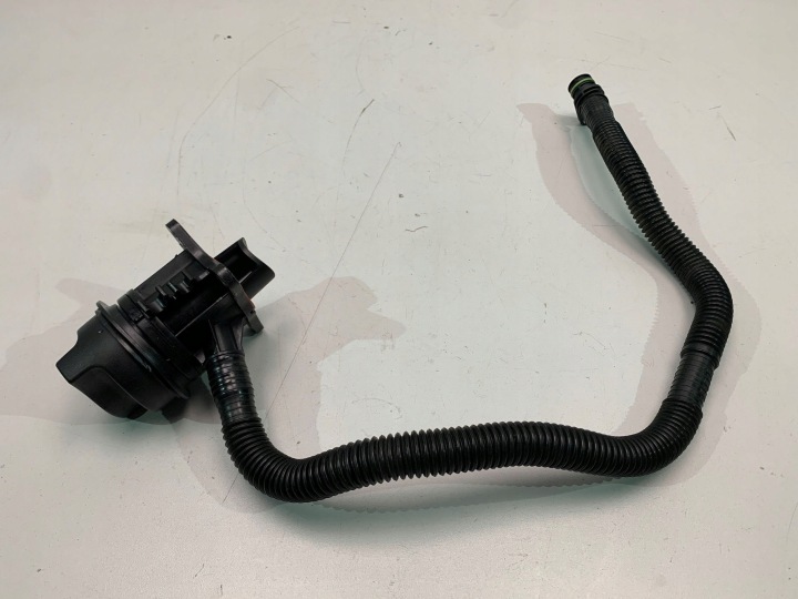 MERCEDES A35 W177 Polttoainetäyttöaukon tulppa A2600104900