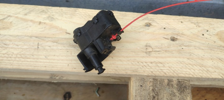 Fuel Flap Actuator Motor with Cable Audi A4 B8 A5 8T Q5 8K0862153E