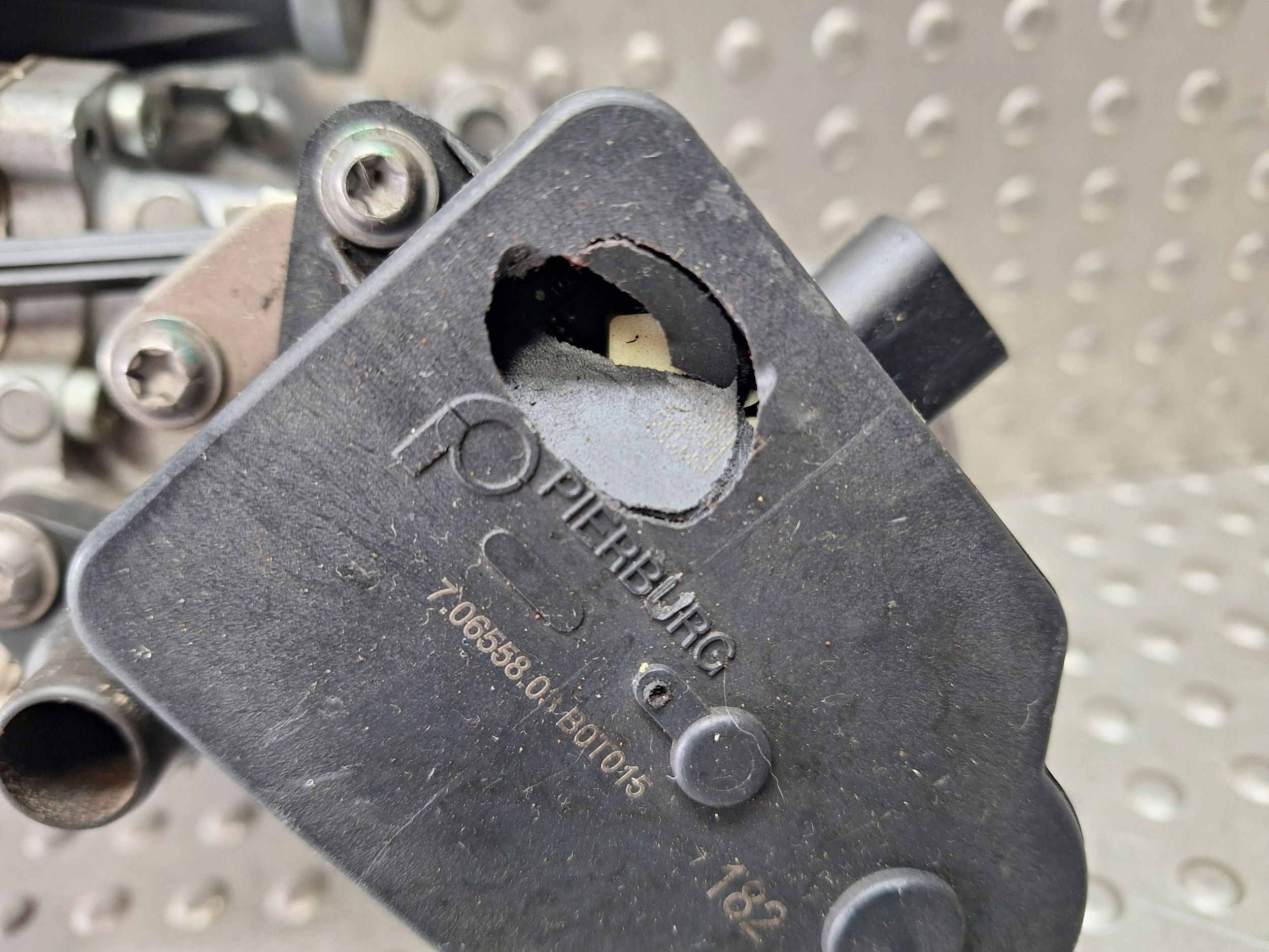 EGR-pakokaasujäähdytin Alfa Romeo Stelvio 2.2 D 46346531