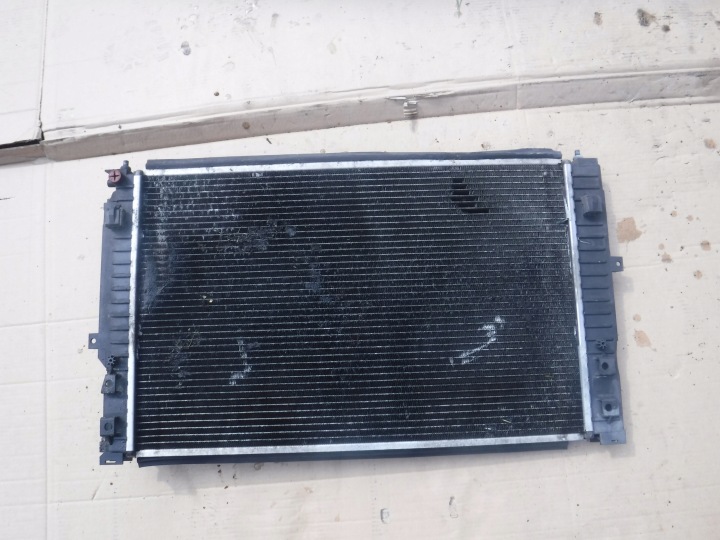 Volkswagen OE 8D0121251P Wasserkühler