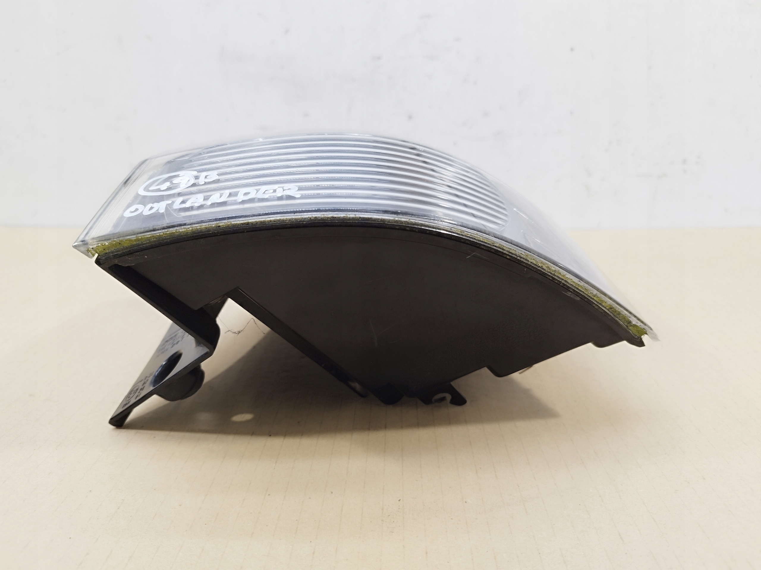 Lâmpada Traseira Direita no Para-lama Mitsubishi Outlander 2 II 2005-2009 image 7