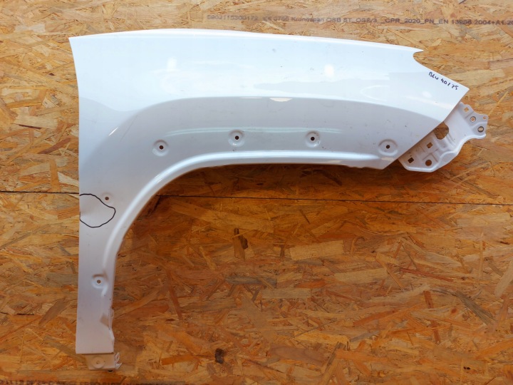 Kotflügel vorne rechts Toyota Yaris Cross 2020+ weiß Original 53811-K2010