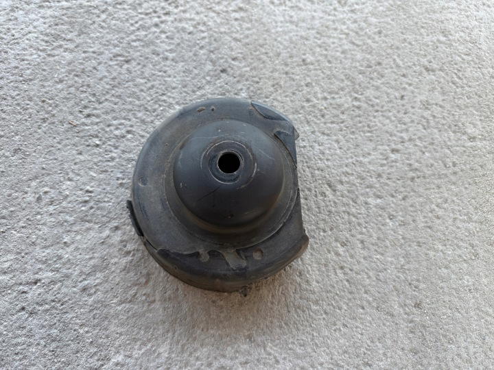 Iskunvaimentimen aluslevy Renault Trafic III Opel Vivaro B 8200904006