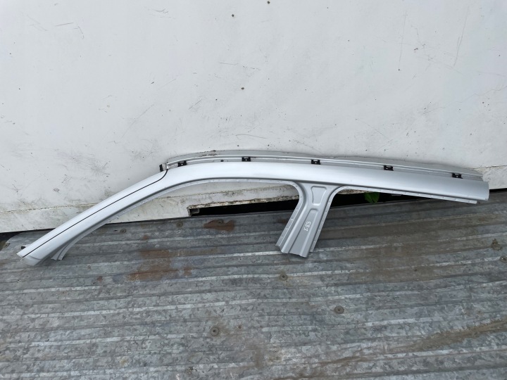 Vasen etuyläpilari ja listoitus BMW X3 E83 354/7 hopea ORG