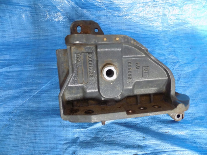 Right Spring Base Bracket Renault Premium 440DXI 5010615133