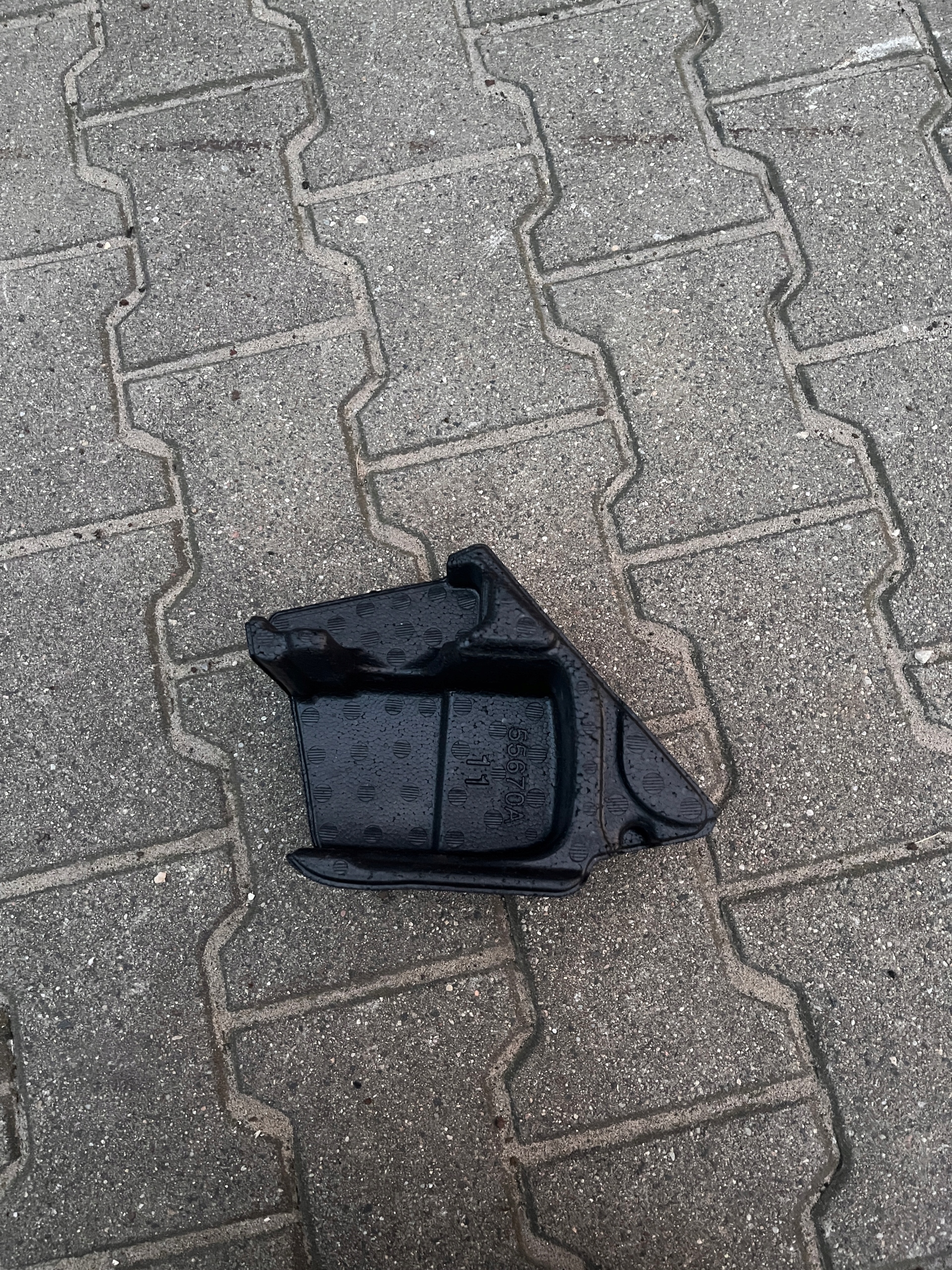 Tesla Model 3 2019- Tampa do cubo da bateria traseira esquerda 1133020-00-D image 2