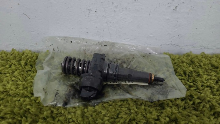 Inyector Bomba VW Transporter T5 2.5 TDI 06- ASO Aguja