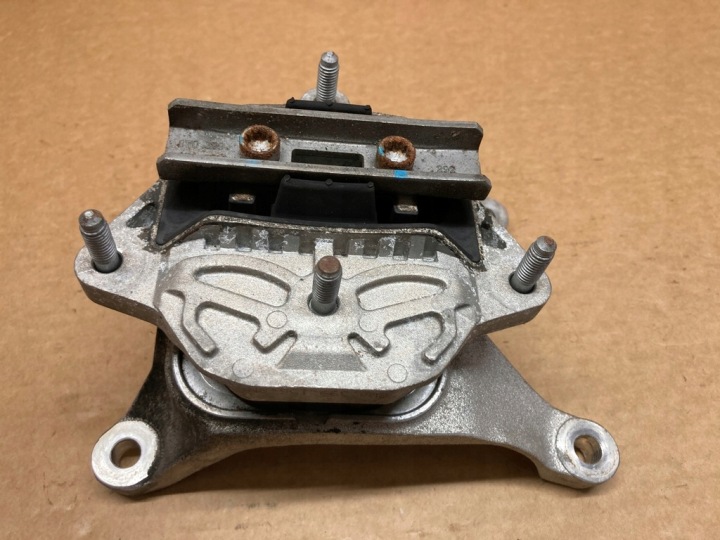 Audi Vaihteiston kiinnitys 8W0399156AN 8W0399118G