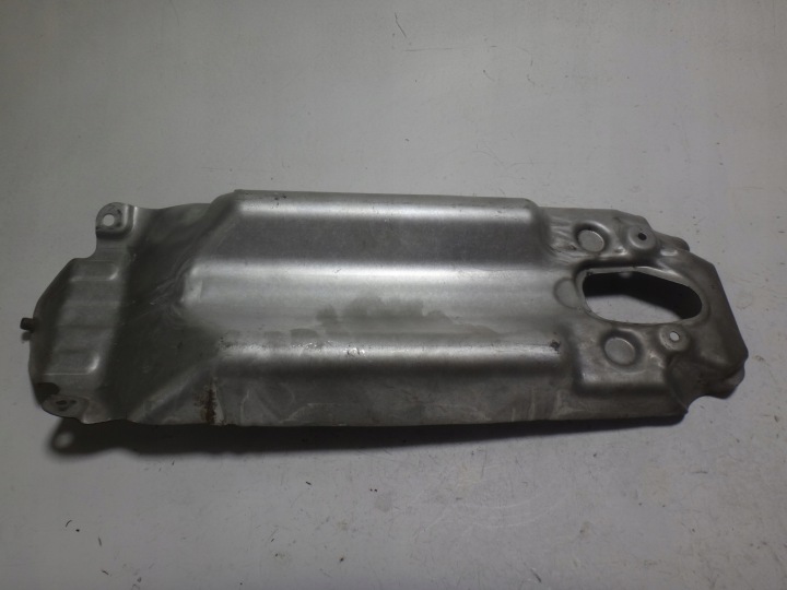 BMW F07 F10 F06 F12 F13 F01 F15 F16 N63 turbon lämpösuoja 7577001 OEM