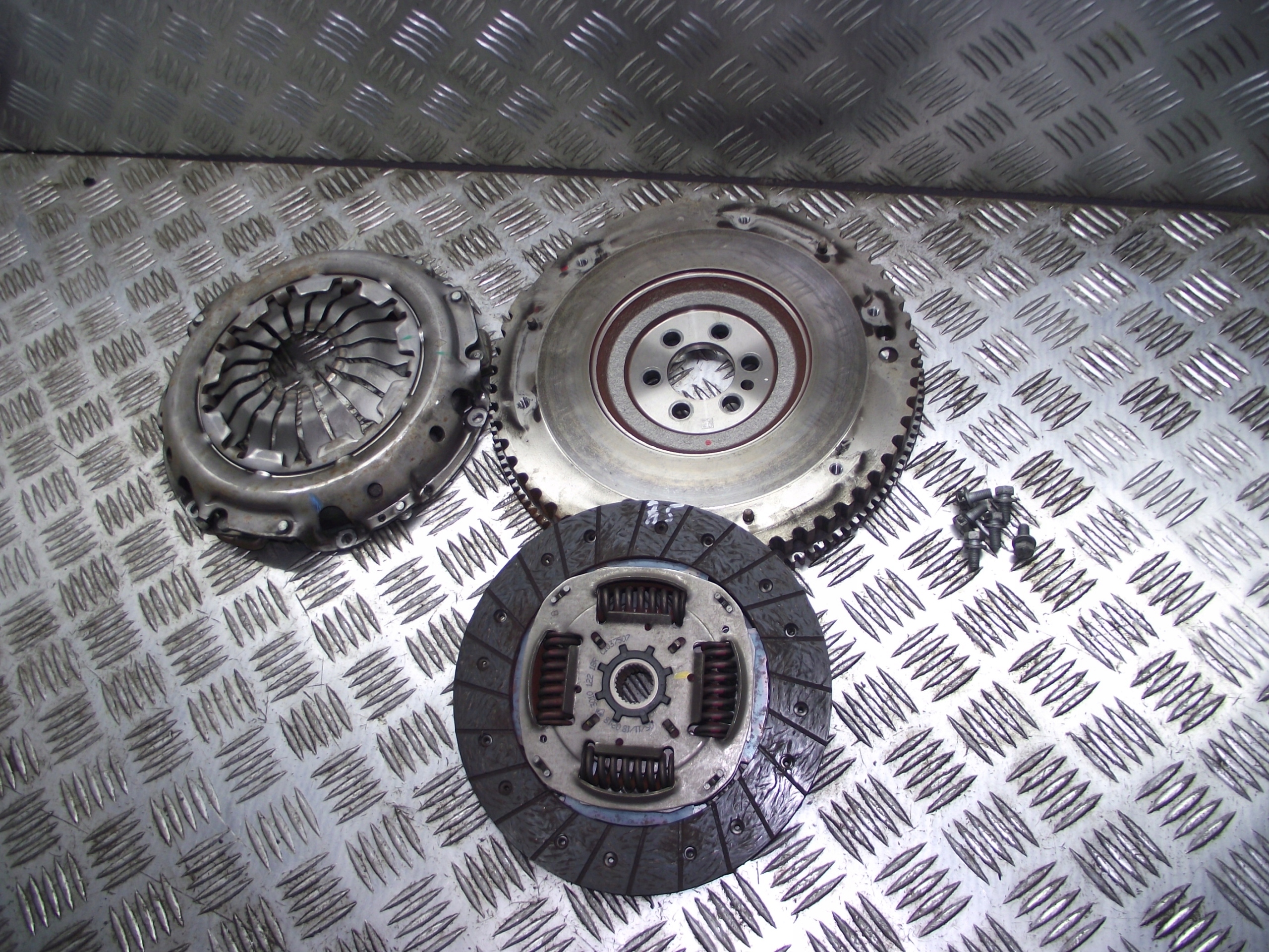 Kytkinlevy ja painelevy Clio IV Lift 18R 0,9TCE