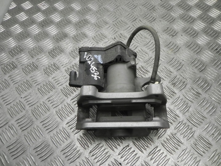 Jarrusatula oikea takana Tesla Y 1044626-00-B